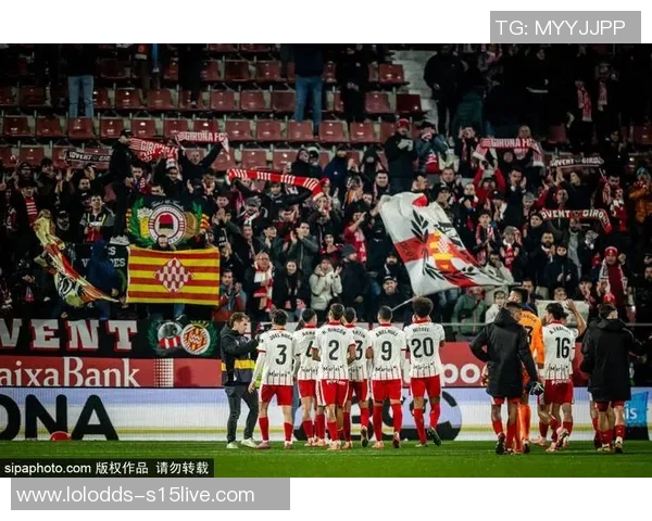 西甲激战：多特蒙德大胜尤文图斯乌龙球引发争议判罚全场沸腾