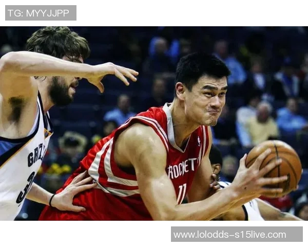 撞倒姚明的那一刻我们看到了体育的意外与命运的交错