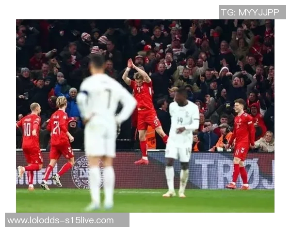 德甲激战：那不勒斯险胜巴萨红牌争议引发全场热议