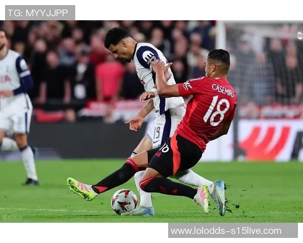 欧联杯激战:AC米兰险胜波尔图红牌事件引发全场热议 欧联杯激战:AC米兰险胜波尔图红牌事件引发全场热议