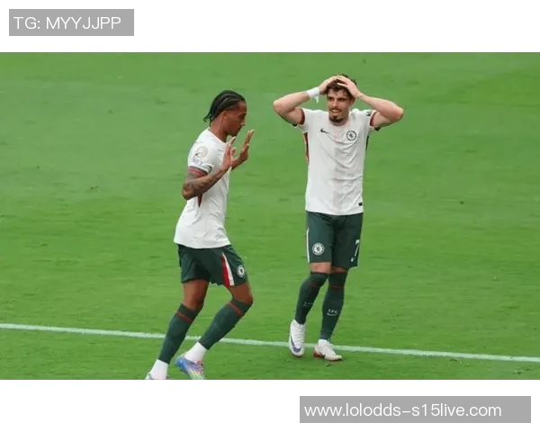 世界杯激战AC米兰险胜切尔西乌龙球引发全场热议与争议判罚 世界杯激战AC米兰险胜切尔西乌龙球引发全场热议与争议判罚