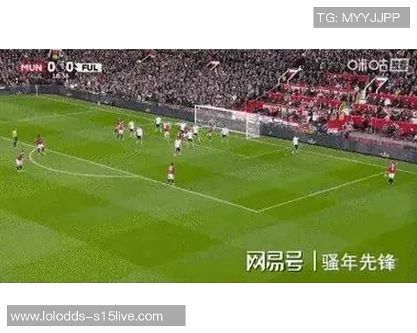 欧联杯焦点战曼联小胜曼城全场沸腾瞬间回顾与分析