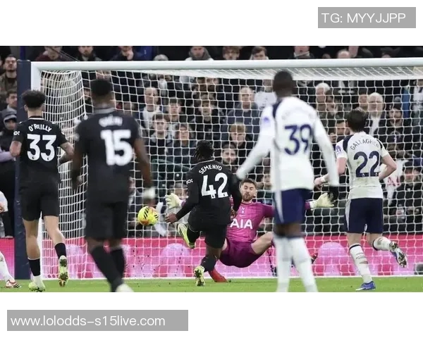 中超热刺与曼城激战成平局红牌事件引发全场热议与争议